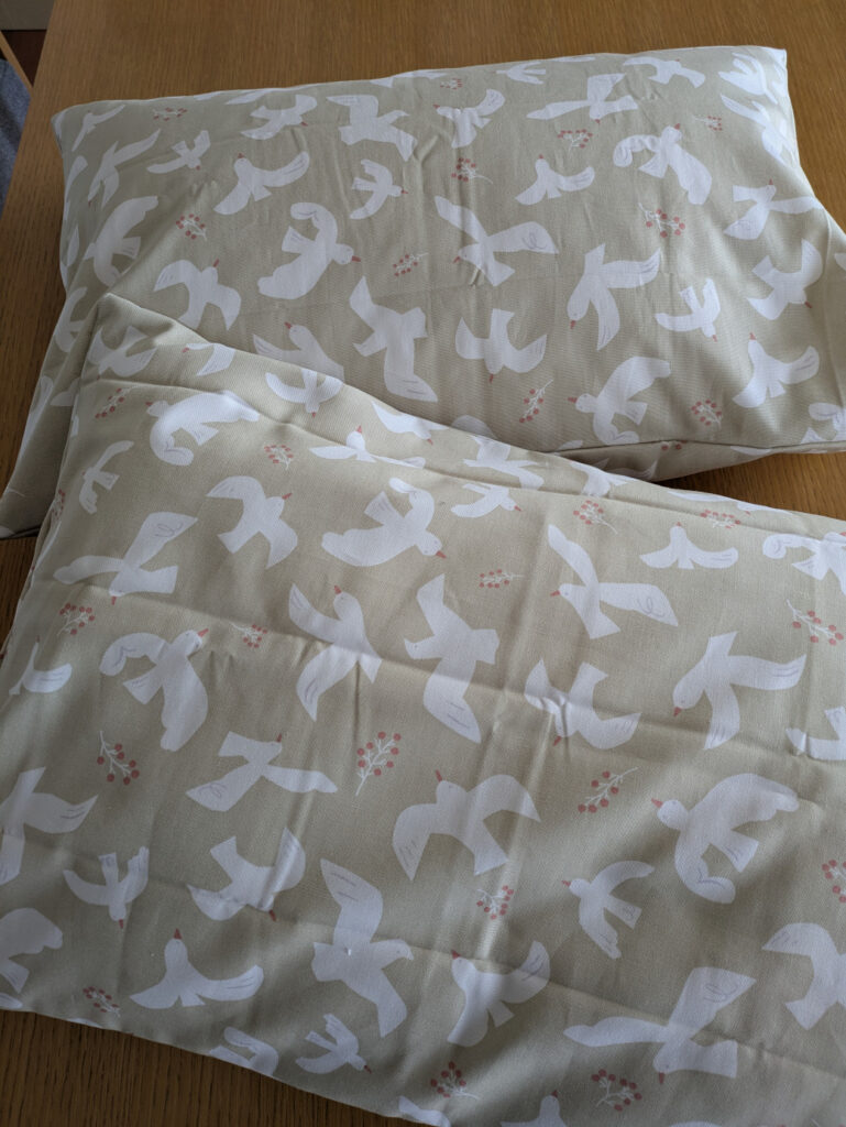 手芸　ミシン　はさみ　ピンキングはさみ　枕カバー